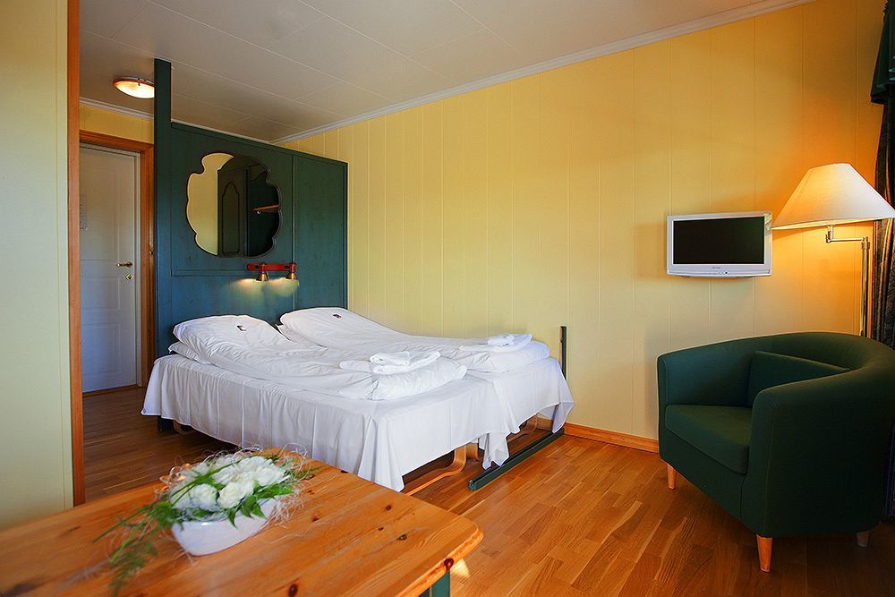 Fjordslottet Hotel Fotlandsvåg Eksteriør billede