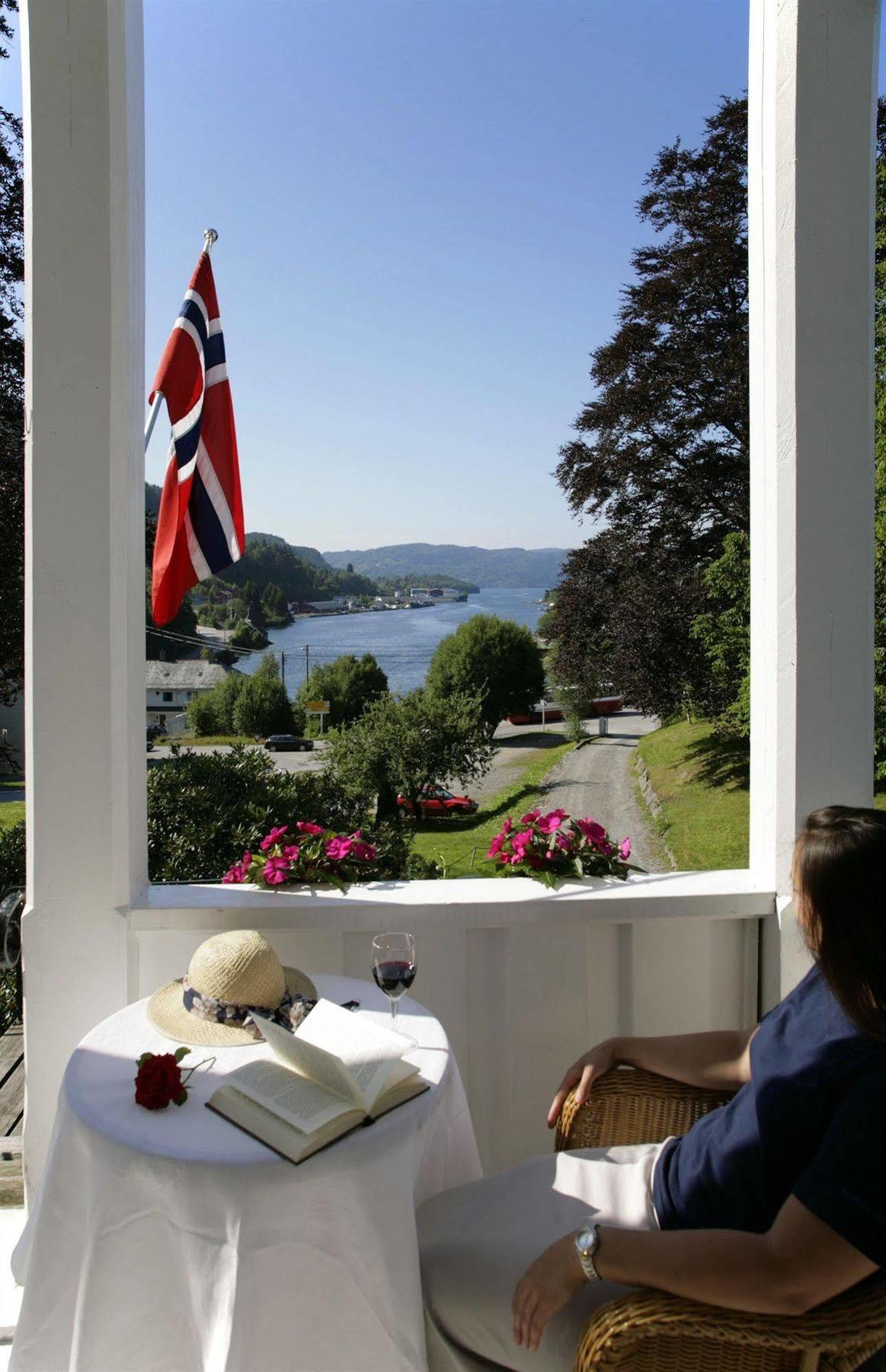 Fjordslottet Hotel Fotlandsvåg Eksteriør billede
